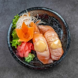 N2. Nigiri Füstölt lazac (2db)
